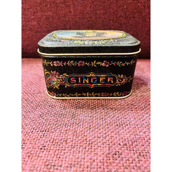 Vintage Singer sewing tin container with old buttons - Picture 4 of 13